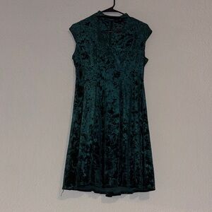 Gabby Skye Emerald Green Velvet Midi Dress